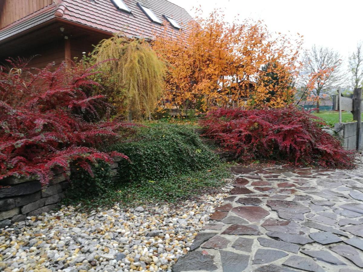 Holiday Home Holiday Raj Bešeňová Eksteriør billede