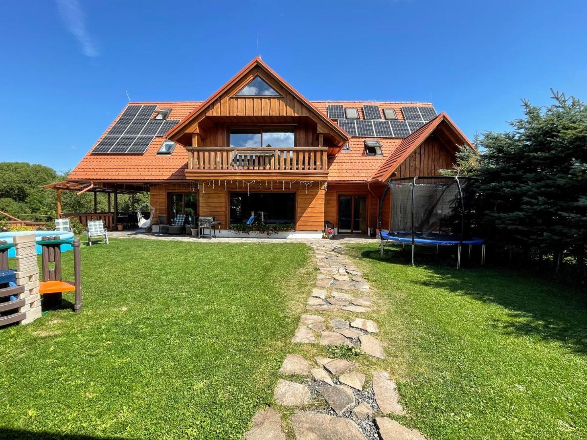 Holiday Home Holiday Raj Bešeňová Eksteriør billede