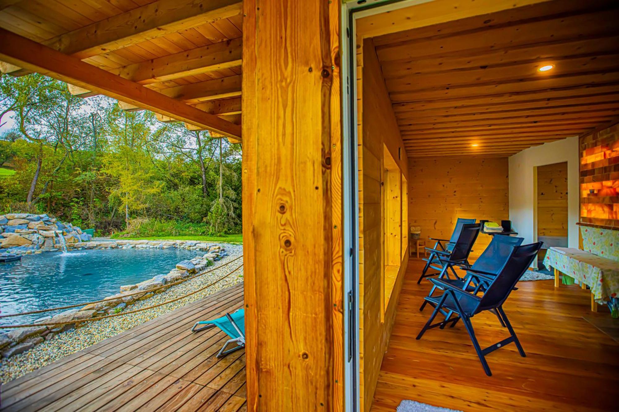 Holiday Home Holiday Raj Bešeňová Eksteriør billede