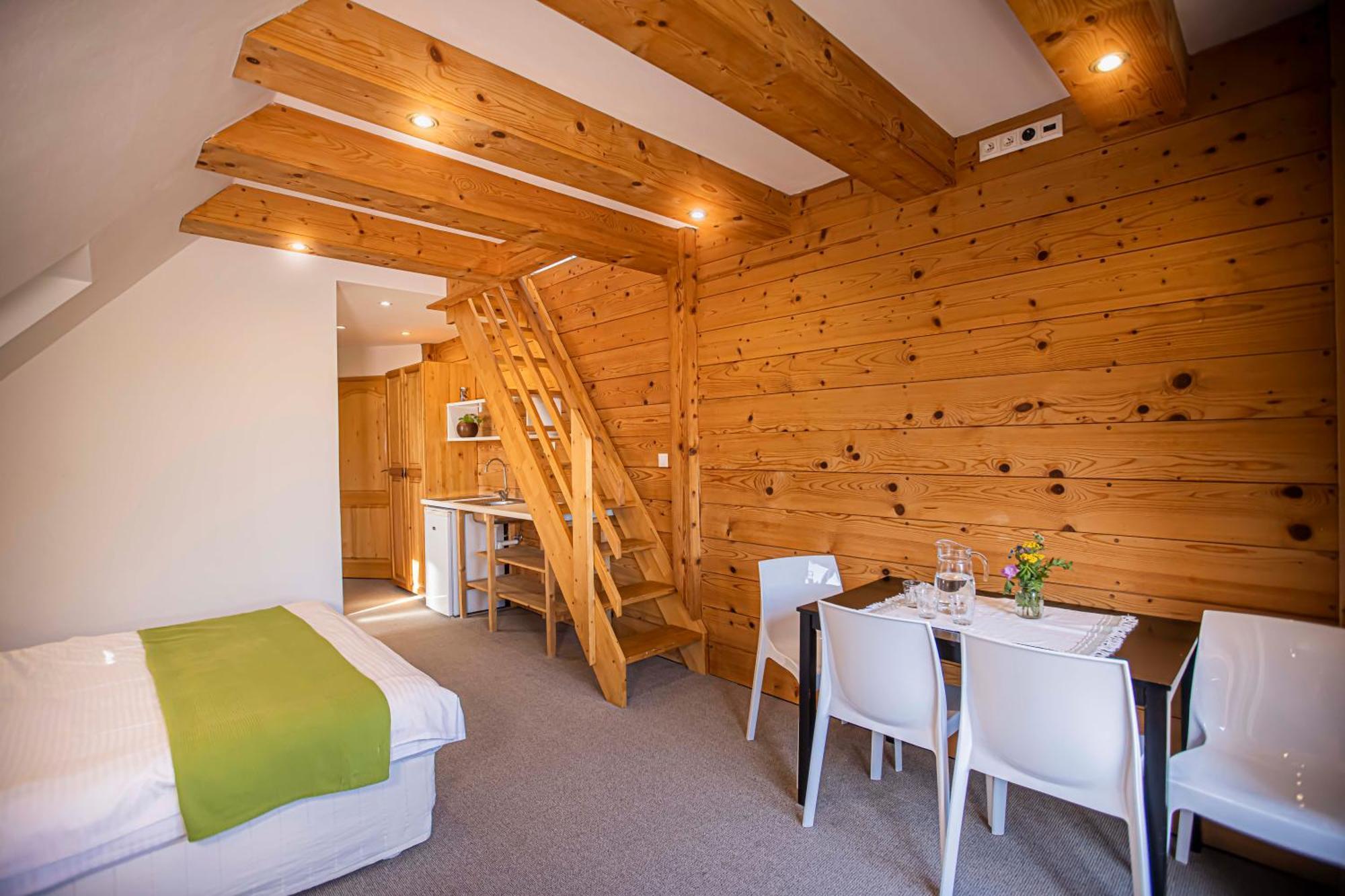 Holiday Home Holiday Raj Bešeňová Eksteriør billede