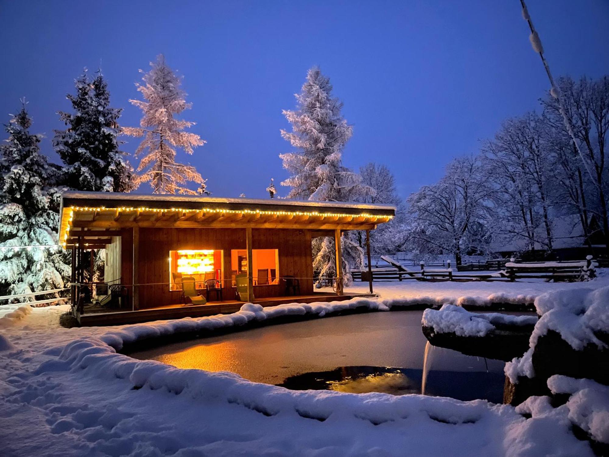 Holiday Home Holiday Raj Bešeňová Eksteriør billede